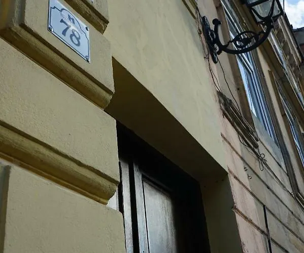 Crown Of Karolina Braşov